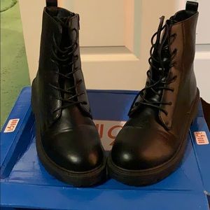 Black boots brand new.